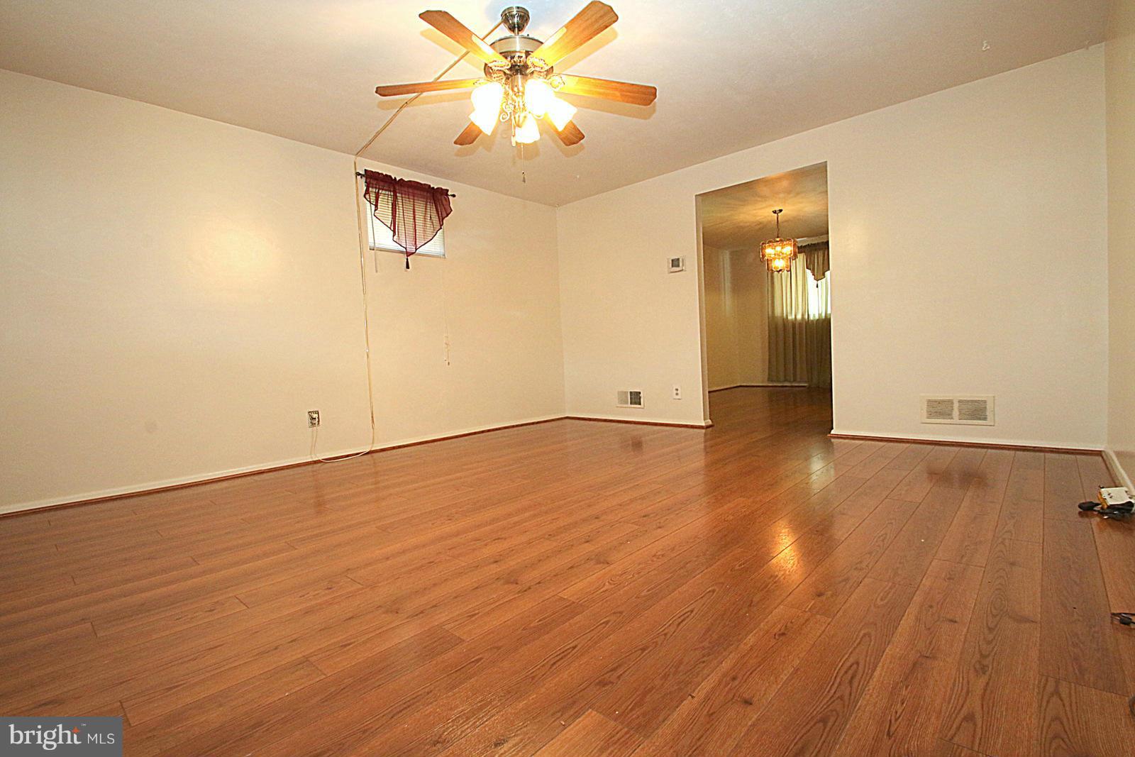 7877 Kavanagh Road Baltimore, MD 21222 - Photo 4 of 30 Living Room