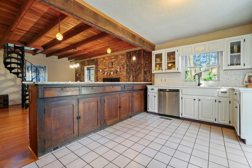 109 Mountain Park Road Roswell, GA 30075 - Photo 13 of 36