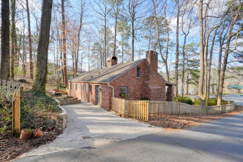 109 Mountain Park Road Roswell, GA 30075 - Photo 3 of 36