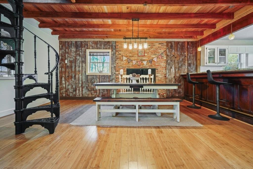 109 Mountain Park Road Roswell, GA 30075 - Photo 5 of 36