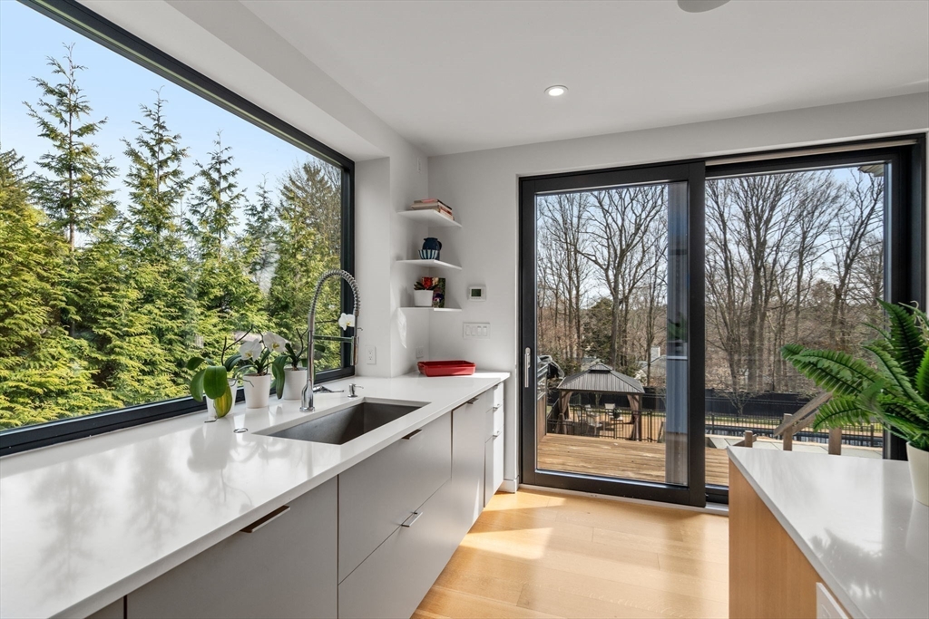 33 Leicester Street Brookline, MA 02445 - Photo 11 of 38