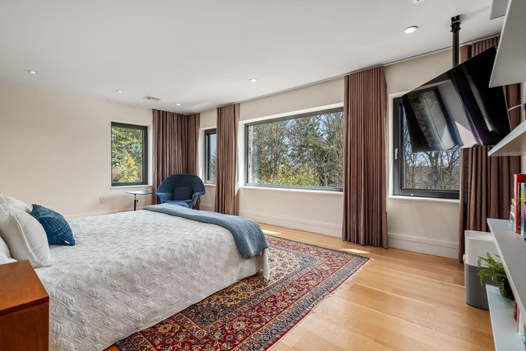 33 Leicester Street Brookline, MA 02445 - Photo 16 of 38