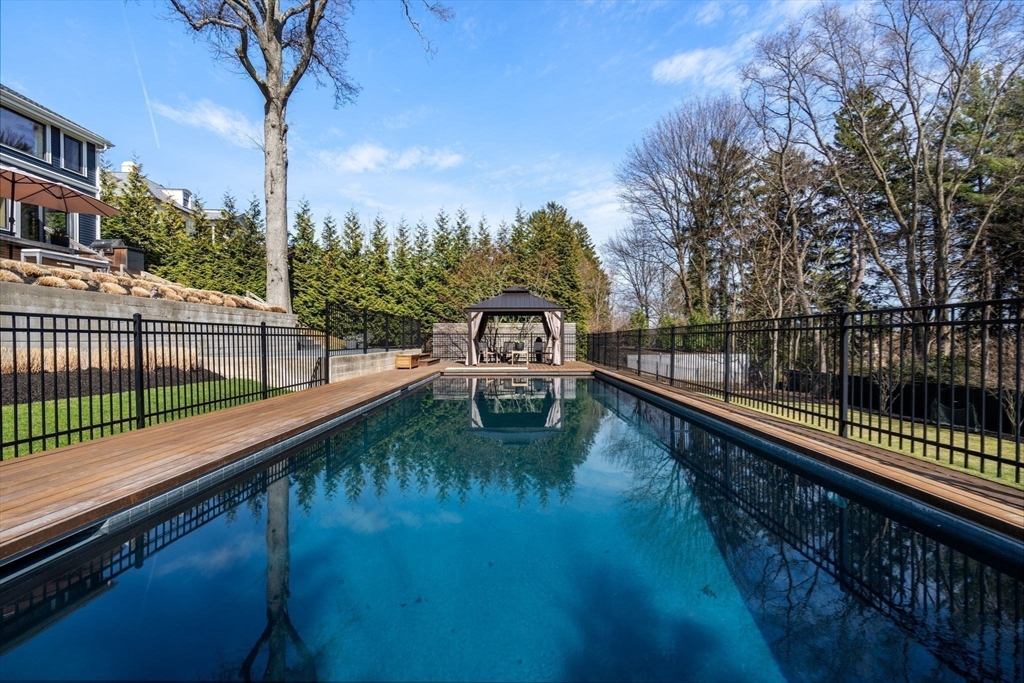 33 Leicester Street Brookline, MA 02445 - Photo 29 of 38 a view of balcony with yard