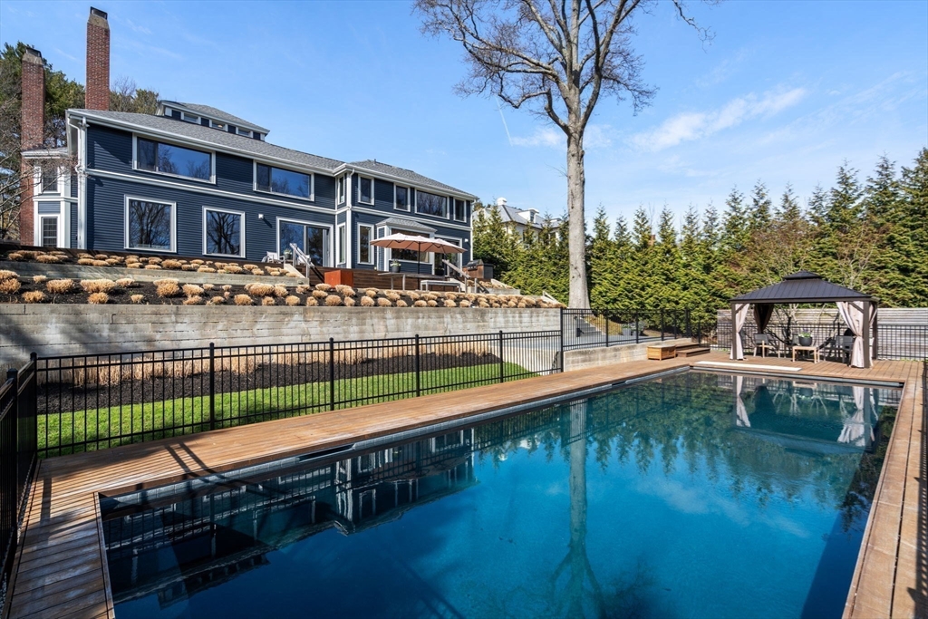 33 Leicester Street Brookline, MA 02445 - Photo 34 of 38 a balcony with table and chairs