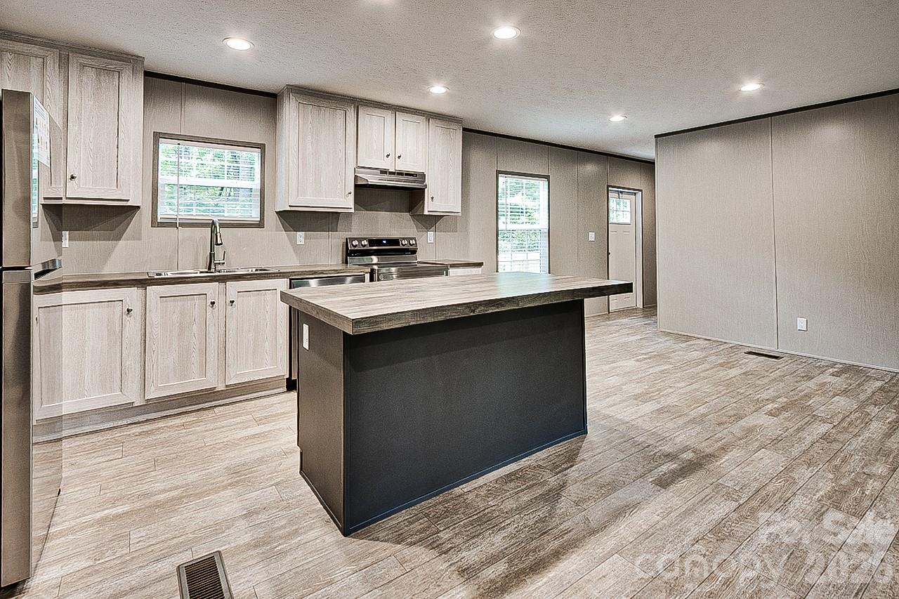 2140 Poole Town Road Asheboro, NC 27205 - Photo 9 of 28
