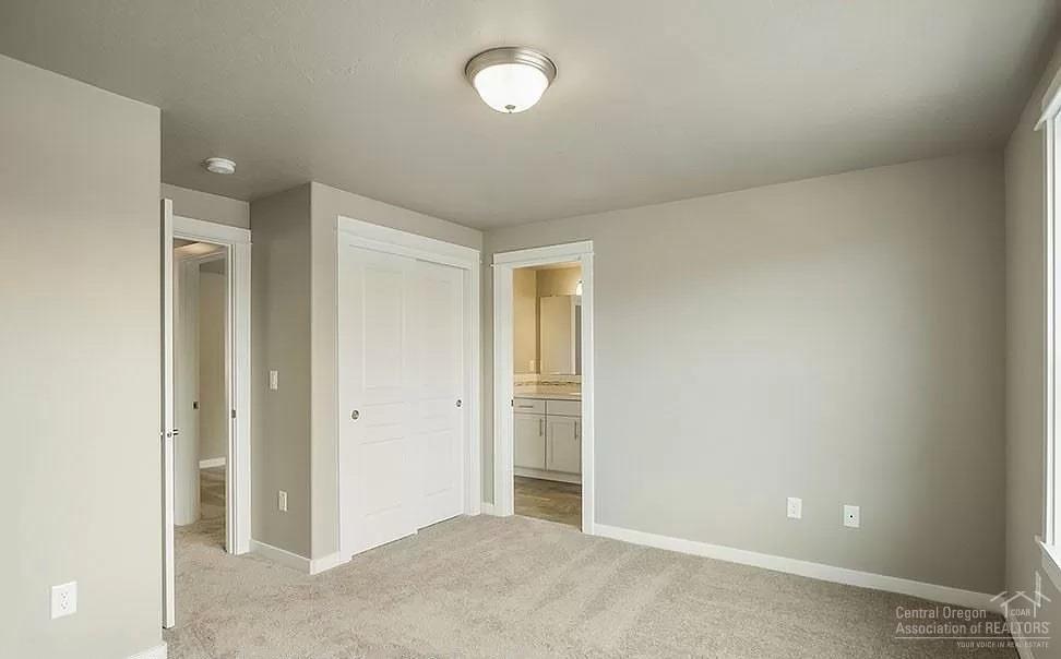 493 North Village Meadows Road Sisters, OR 97759 - Photo 4 of 9 Gallery Image 4