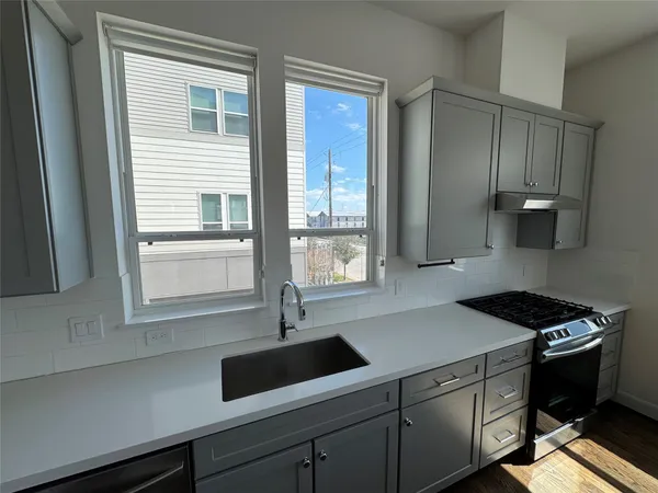 $2,750 | 304 Jensen Drive, Houston, TX 77020
