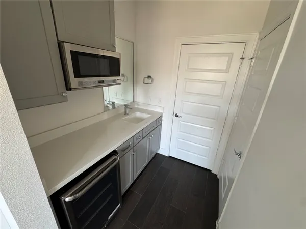 $2,750 | 304 Jensen Drive, Houston, TX 77020