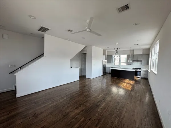 $2,750 | 304 Jensen Drive, Houston, TX 77020