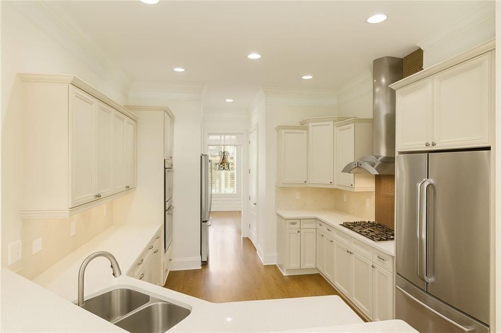 956 Persimmon Point Northeast Sandy Springs, GA 30328 - Photo 15 of 35