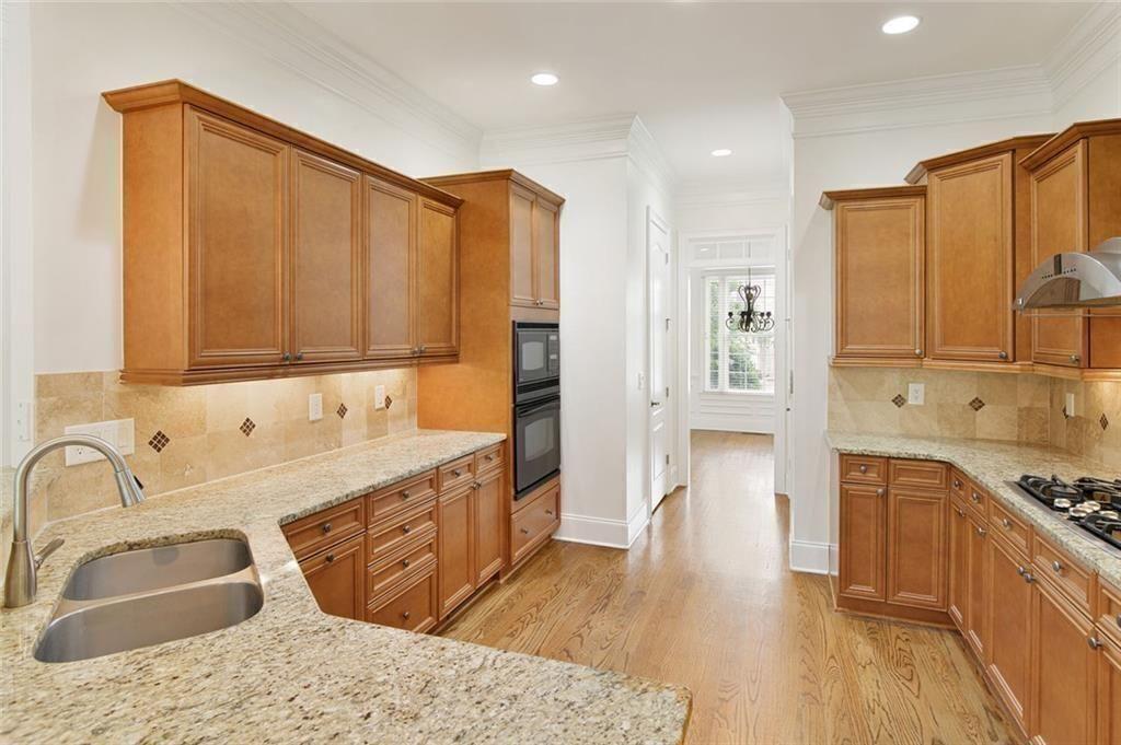 956 Persimmon Point Northeast Sandy Springs, GA 30328 - Photo 16 of 35