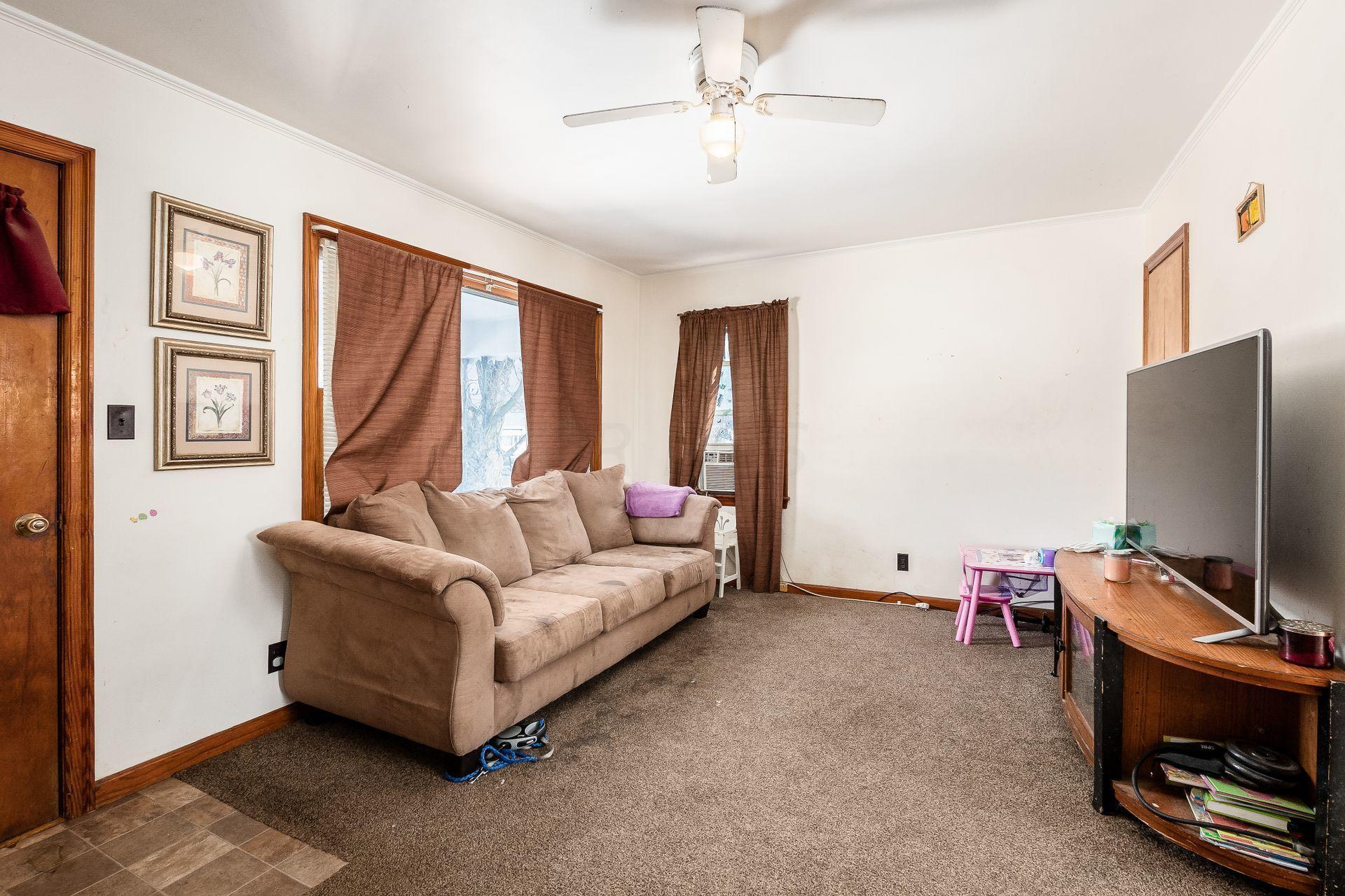 135 Dunmore Road Circleville, OH 43113 - Photo 3 of 20 Gallery Image 3