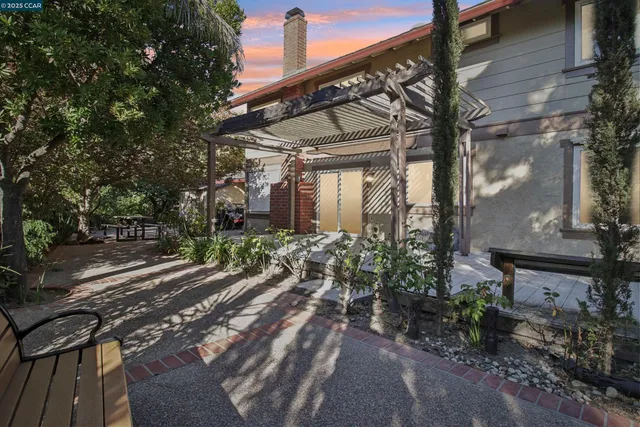 a view of a pathway of a house