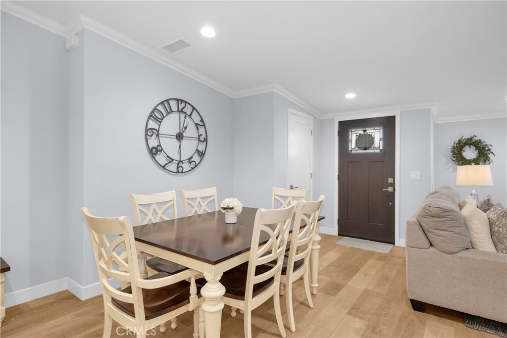 1671 Interlachen Road, Unit 285L Seal Beach, CA 90740 - Photo 16 of 51 Dining room