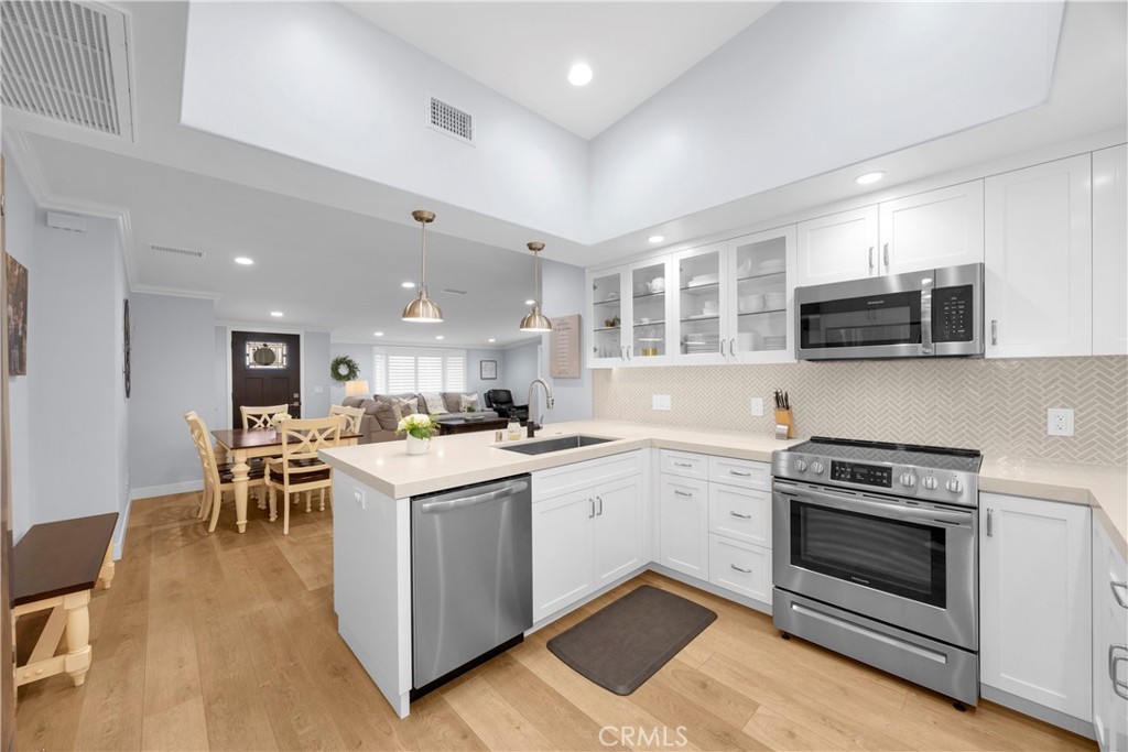 1671 Interlachen Road, Unit 285L Seal Beach, CA 90740 - Photo 22 of 51 Kitchen