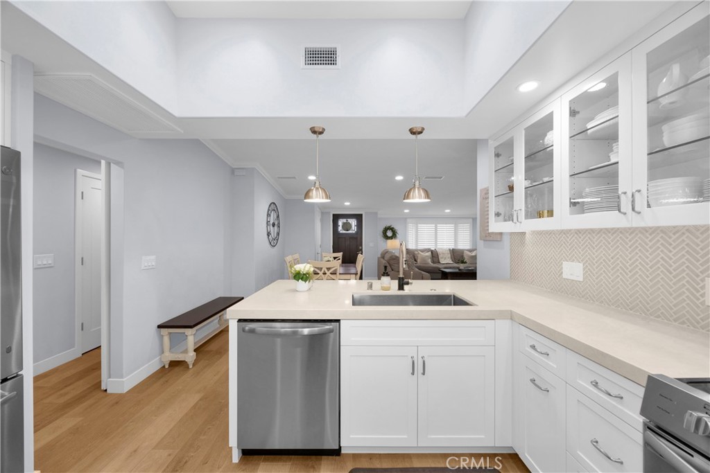 1671 Interlachen Road, Unit 285L Seal Beach, CA 90740 - Photo 24 of 51 Kitchen