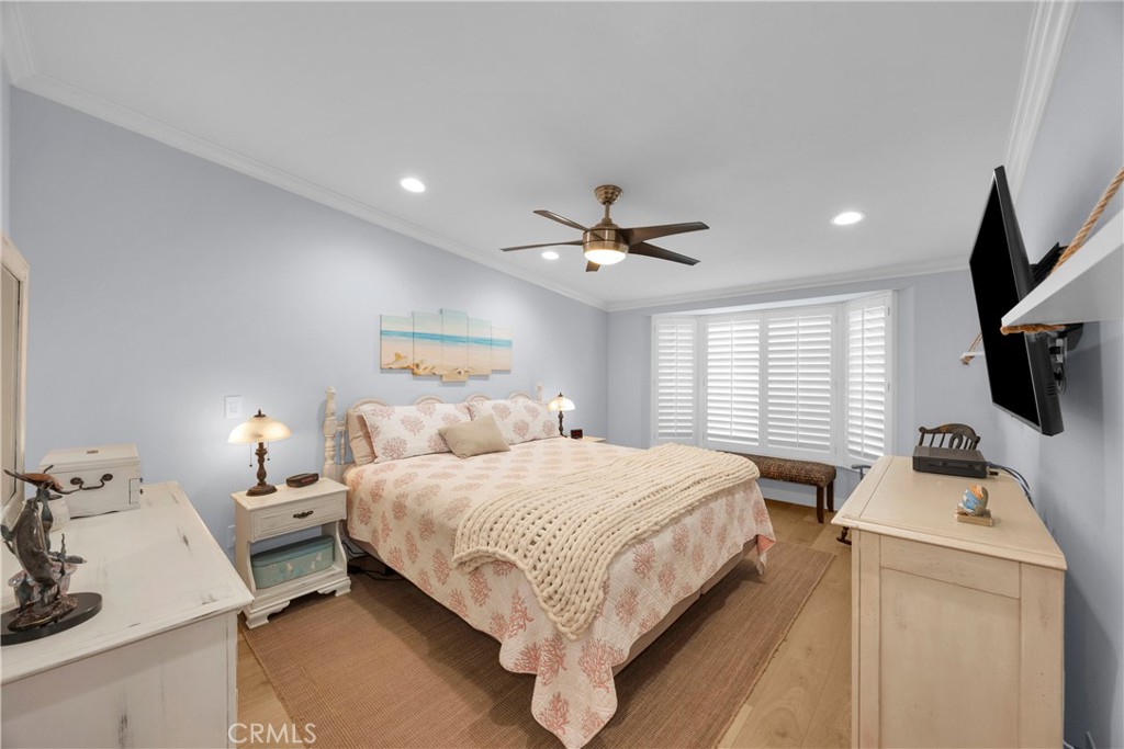 1671 Interlachen Road, Unit 285L Seal Beach, CA 90740 - Photo 34 of 51 Primary bedroom