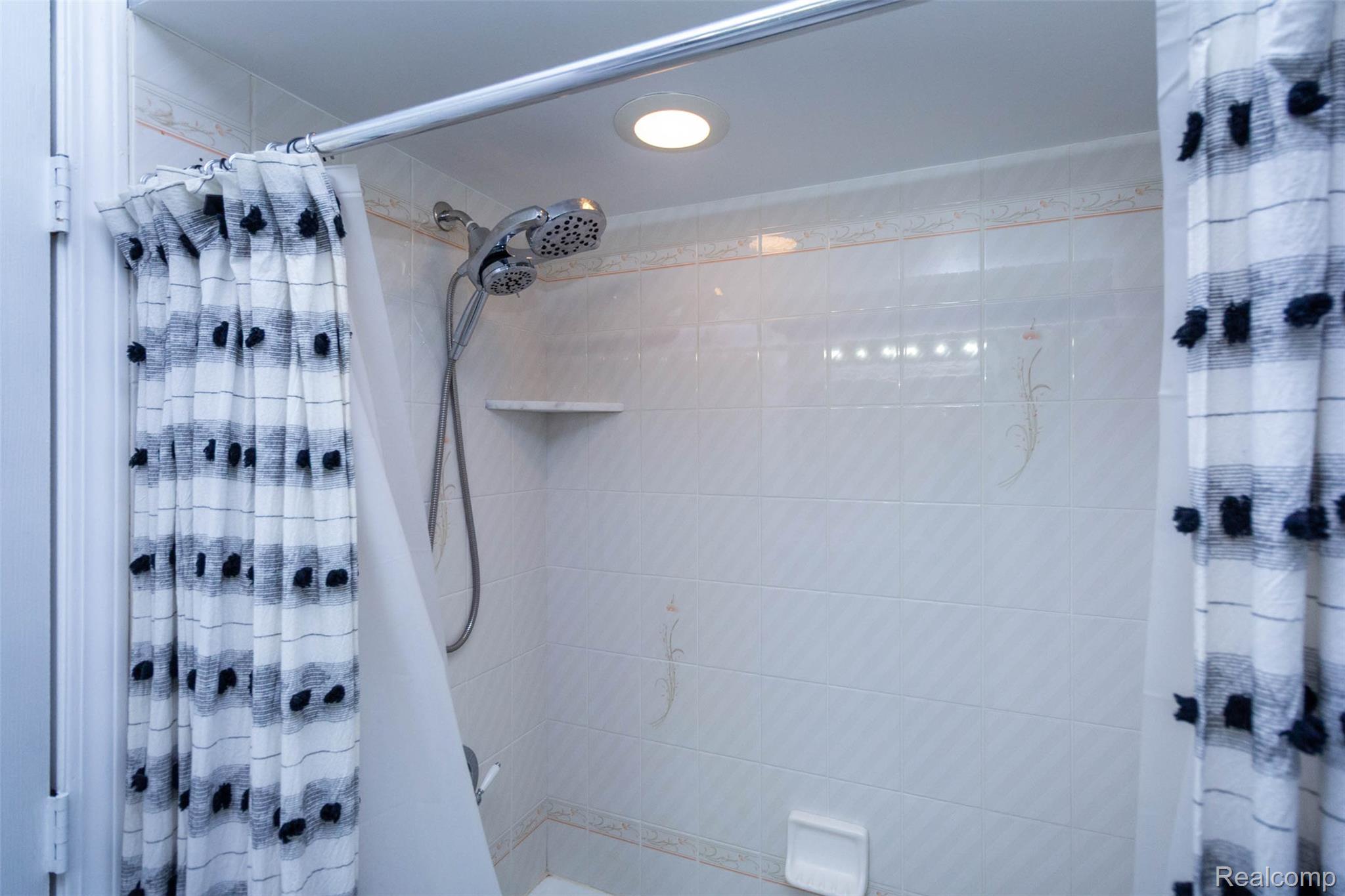 50900 Proctor Road Canton, MI 48188 - Photo 35 of 74 interior (31).jpg