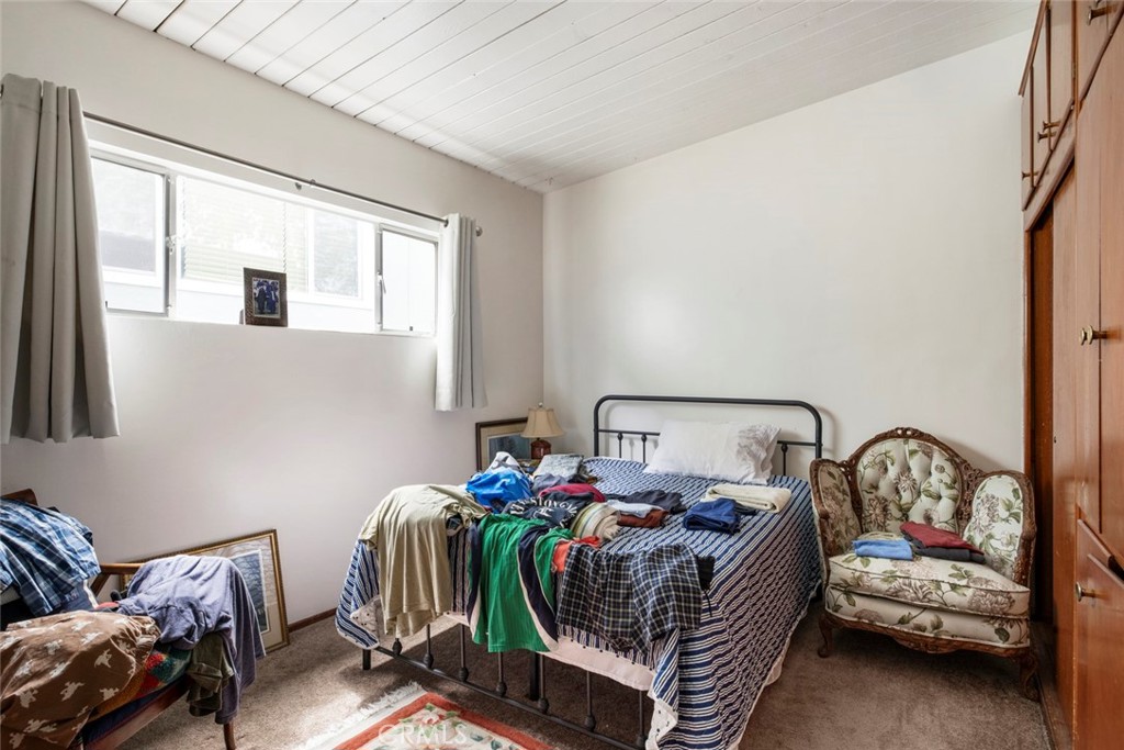 317 Sheldon Street El Segundo, CA 90245 - Photo 19 of 24 a bedroom with bed and a window