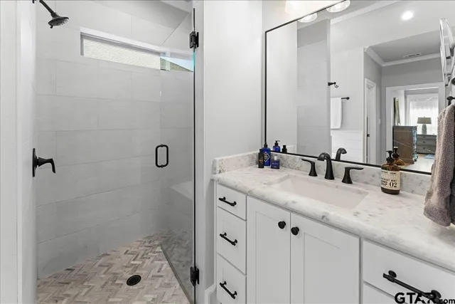 $389,900 | 416 Deer Point Cove, Chandler, TX 75758