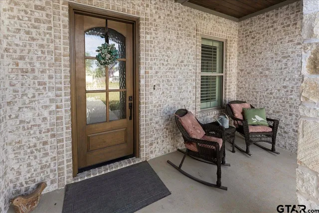 $389,900 | 416 Deer Point Cove, Chandler, TX 75758