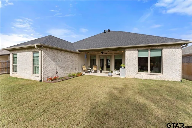 $389,900 | 416 Deer Point Cove, Chandler, TX 75758