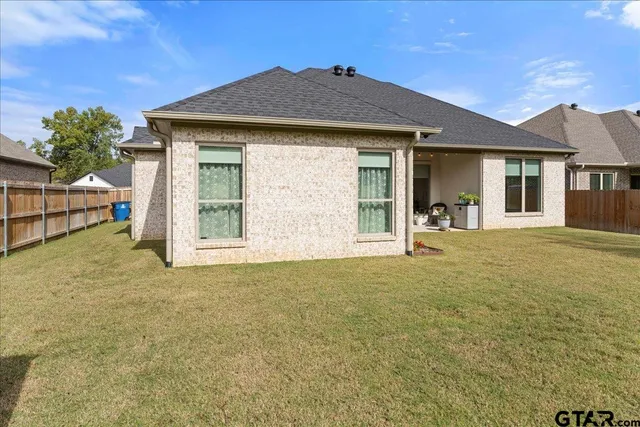 $389,900 | 416 Deer Point Cove, Chandler, TX 75758