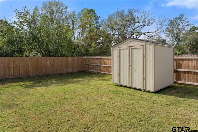 $389,900 | 416 Deer Point Cove, Chandler, TX 75758