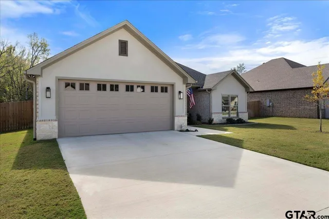 $389,900 | 416 Deer Point Cove, Chandler, TX 75758