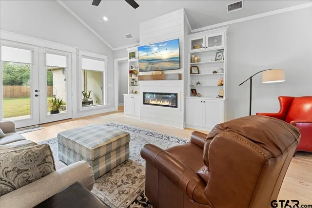 $389,900 | 416 Deer Point Cove, Chandler, TX 75758