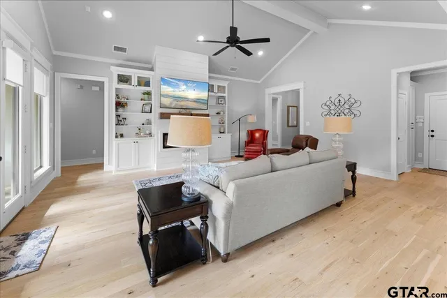 $389,900 | 416 Deer Point Cove, Chandler, TX 75758