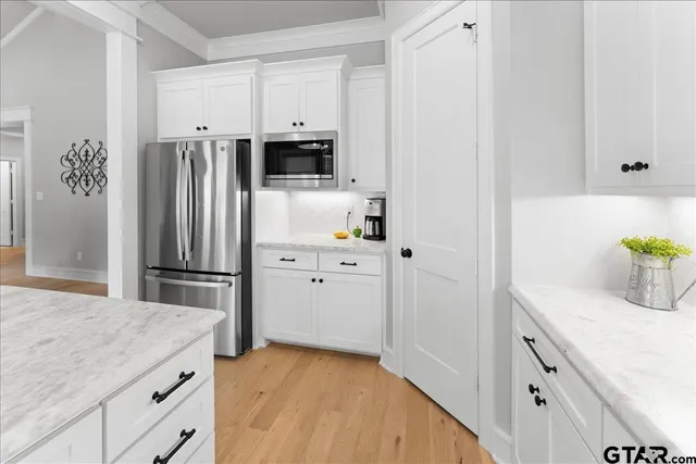 $389,900 | 416 Deer Point Cove, Chandler, TX 75758