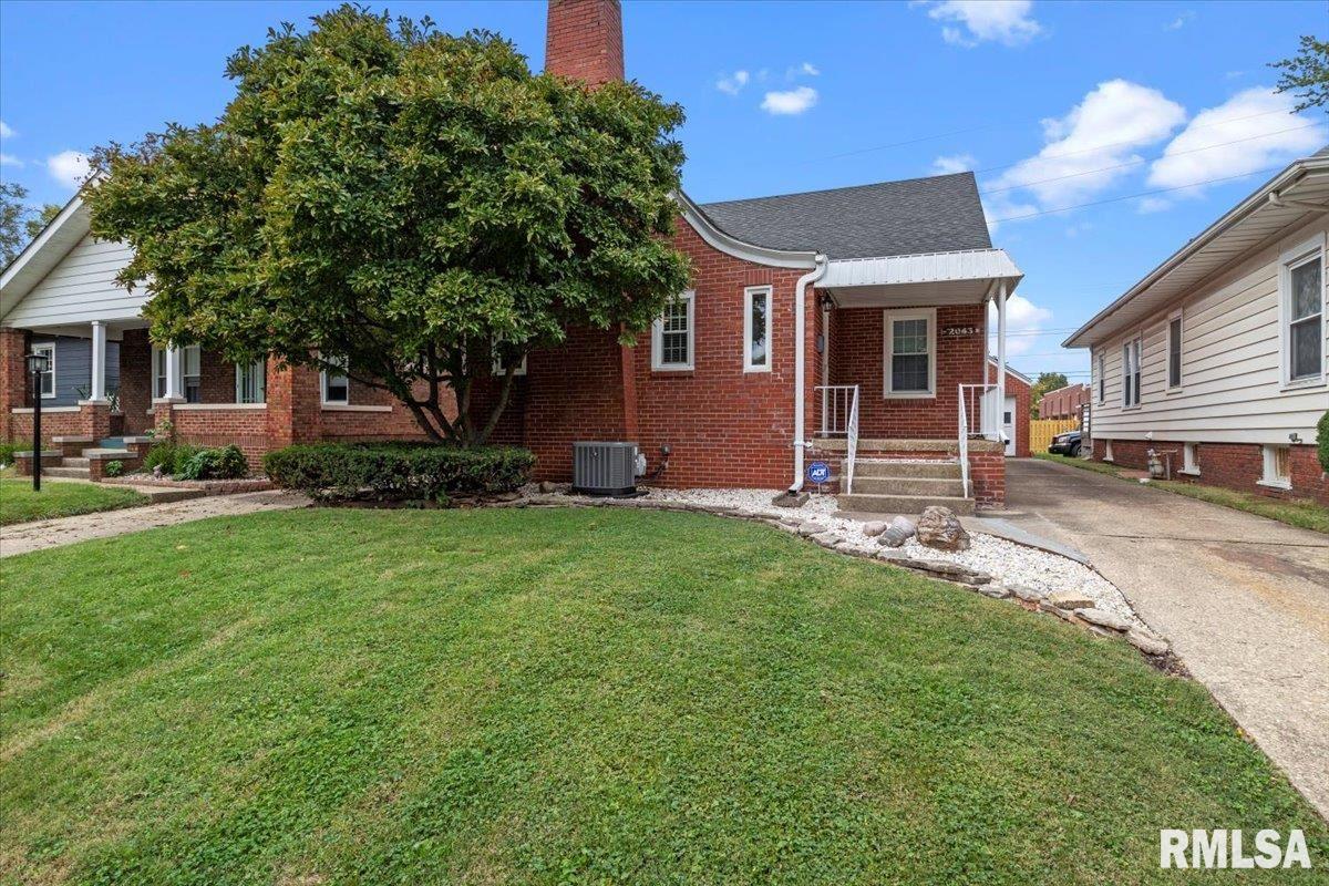 2043 South 4th Street Springfield, IL 62703 - Photo 1 of 34