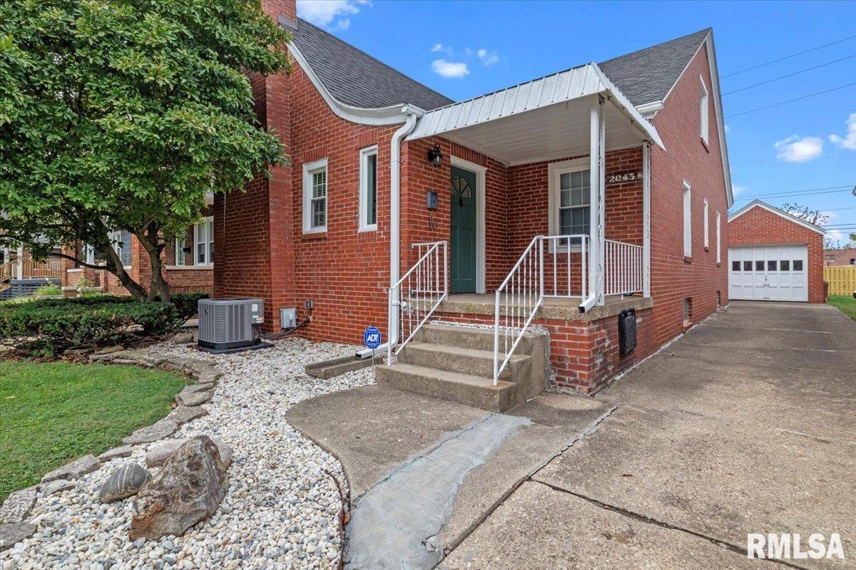 2043 South 4th Street Springfield, IL 62703 - Photo 2 of 34