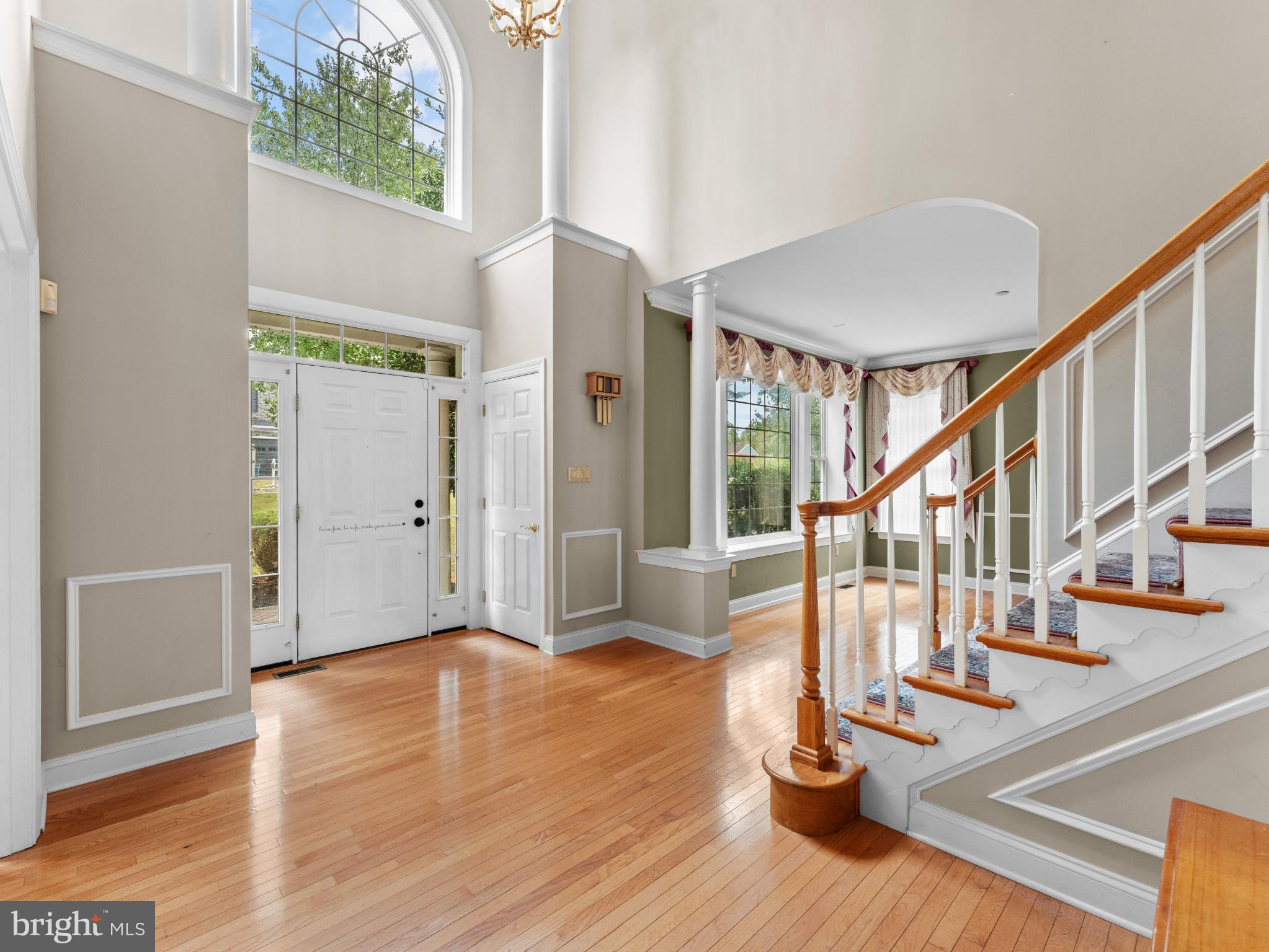 746 Kelli Lane Springfield, PA 19064 - Photo 4 of 41 Elegant foyer with natural light and charm.