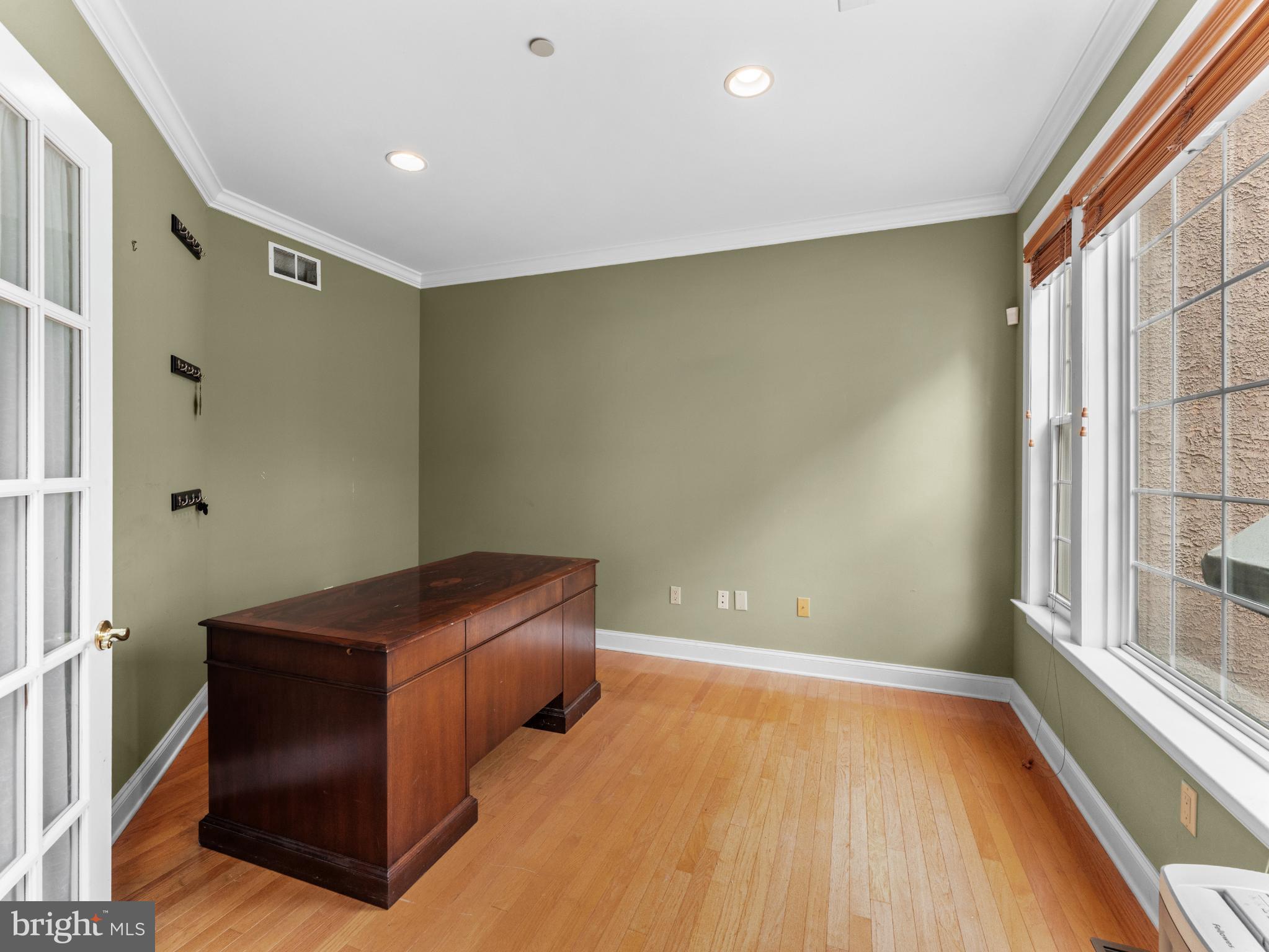 746 Kelli Lane Springfield, PA 19064 - Photo 6 of 41 Bright and inviting home office space.