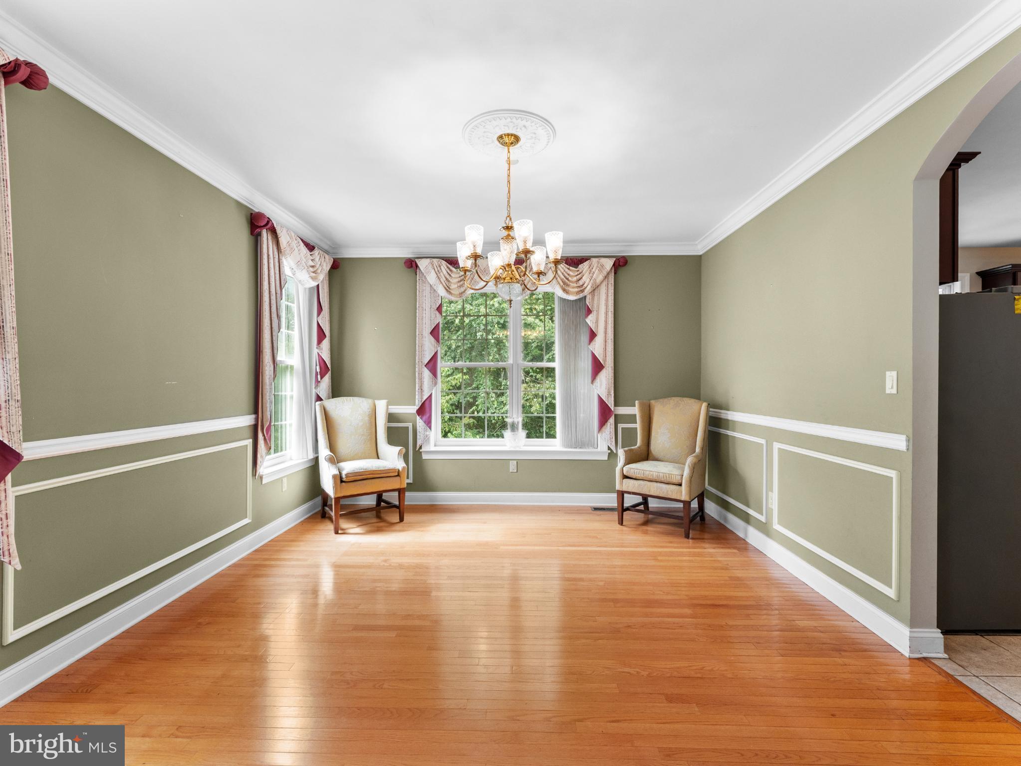 746 Kelli Lane Springfield, PA 19064 - Photo 9 of 41 Elegant space with natural light and charm.