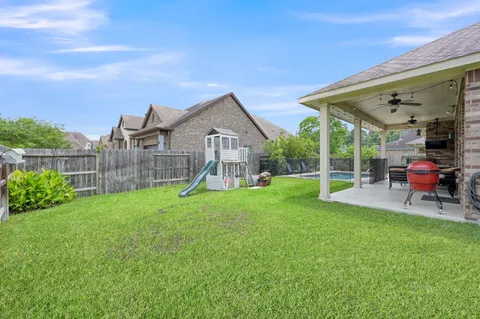 a view of a house with backyard porch and garden