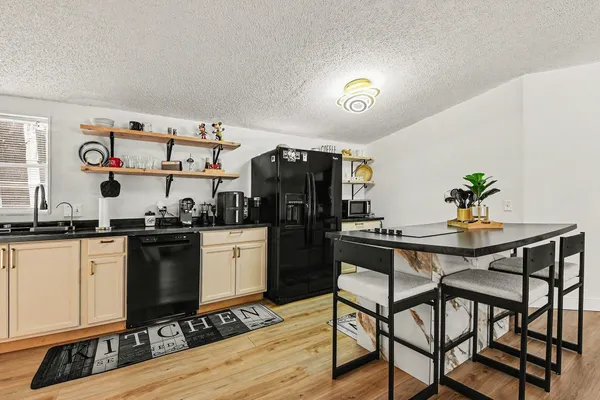 $289,900 | 710 Edgecreek Drive, Wayland, MI 49348