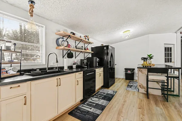 $289,900 | 710 Edgecreek Drive, Wayland, MI 49348