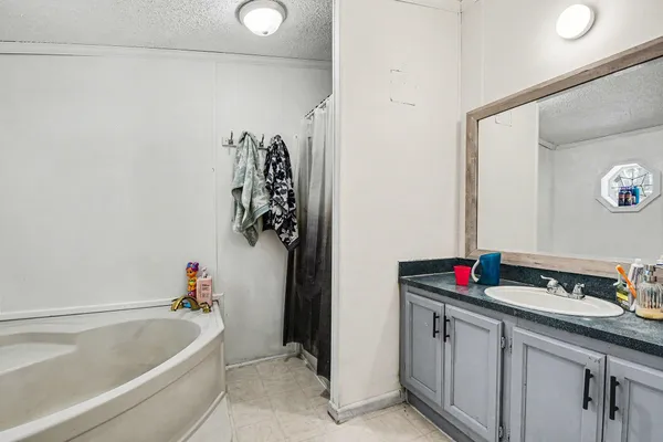 $289,900 | 710 Edgecreek Drive, Wayland, MI 49348