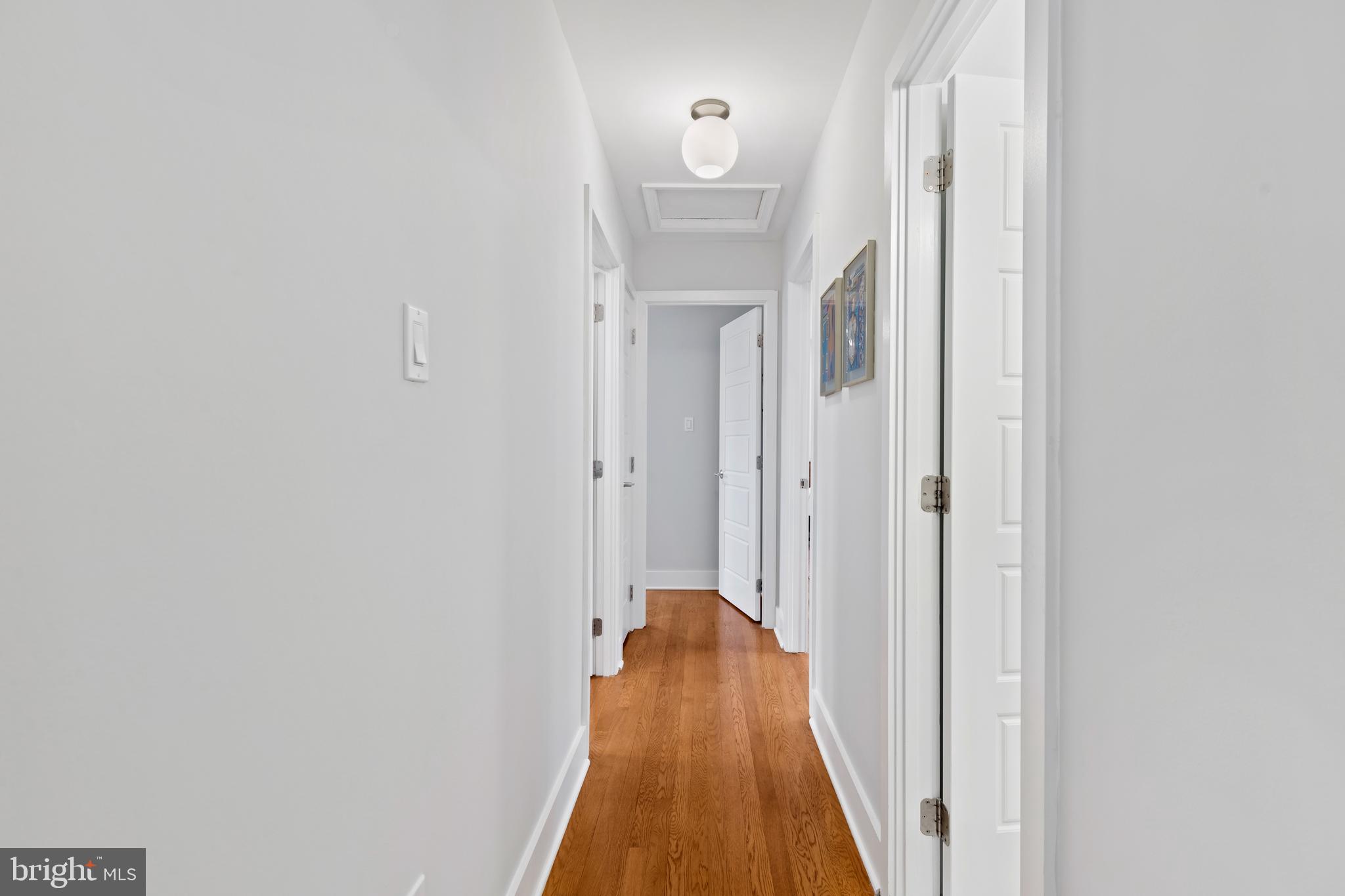 2509 Goldcup Lane Reston, VA 20191 - Photo 16 of 43 Main hallway