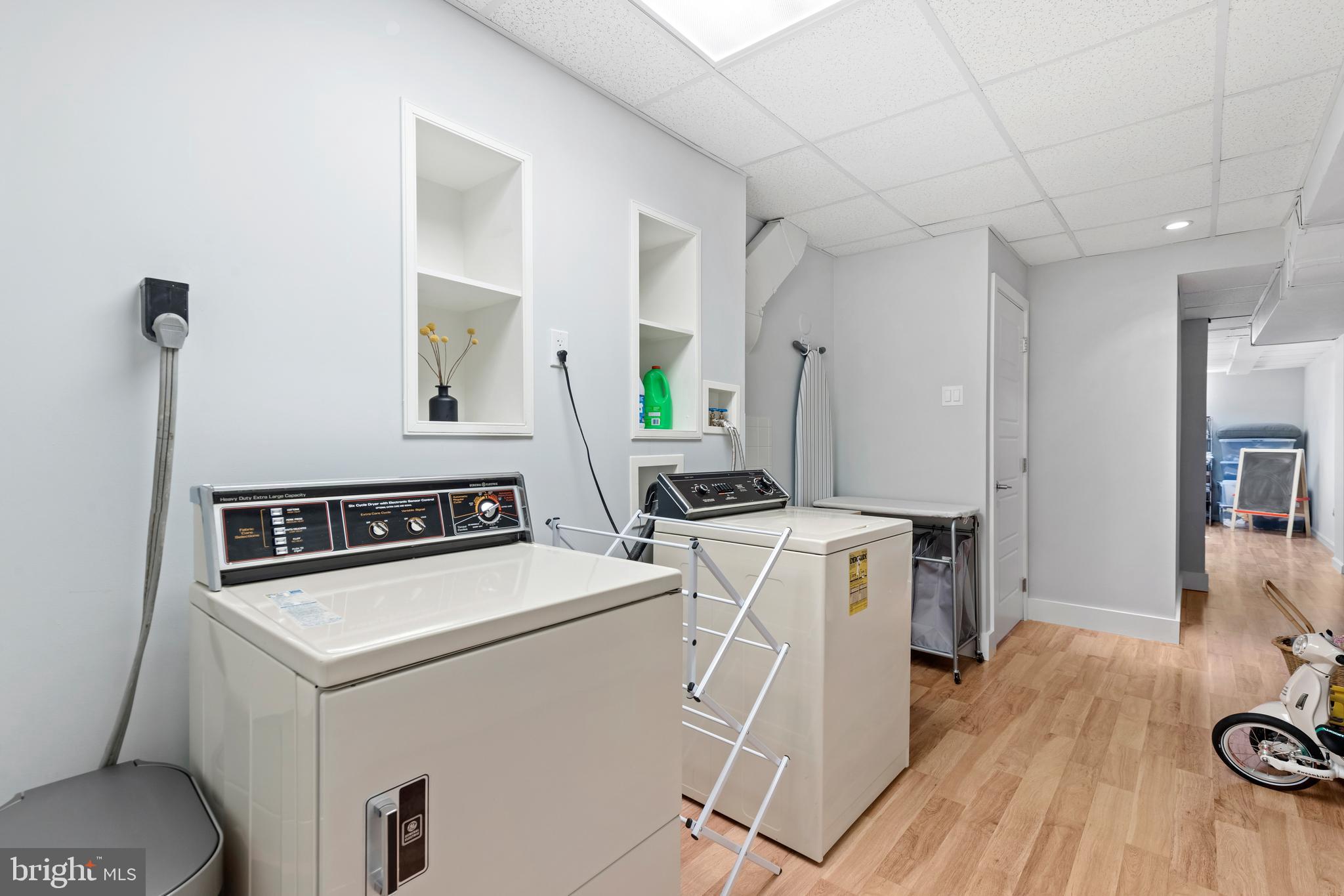 2509 Goldcup Lane Reston, VA 20191 - Photo 33 of 43 Laundry area
