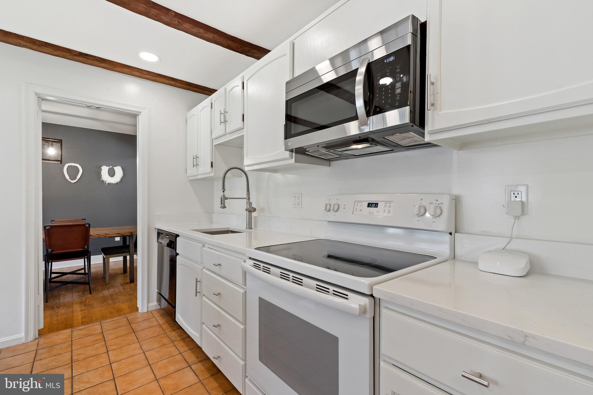 2509 Goldcup Lane Reston, VA 20191 - Photo 10 of 43 Bright Kitchen with updated countertops