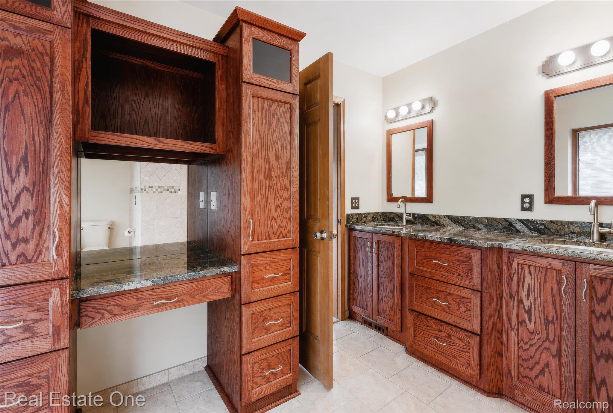 3393 Charlwood Drive Rochester, MI 48306 - Photo 33 of 60 33-037.jpg