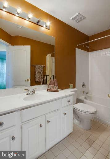 10220 Rutland Round Road, Unit 30 Columbia, MD 21044 - Photo 18 of 30 Upstairs Hall Bath
