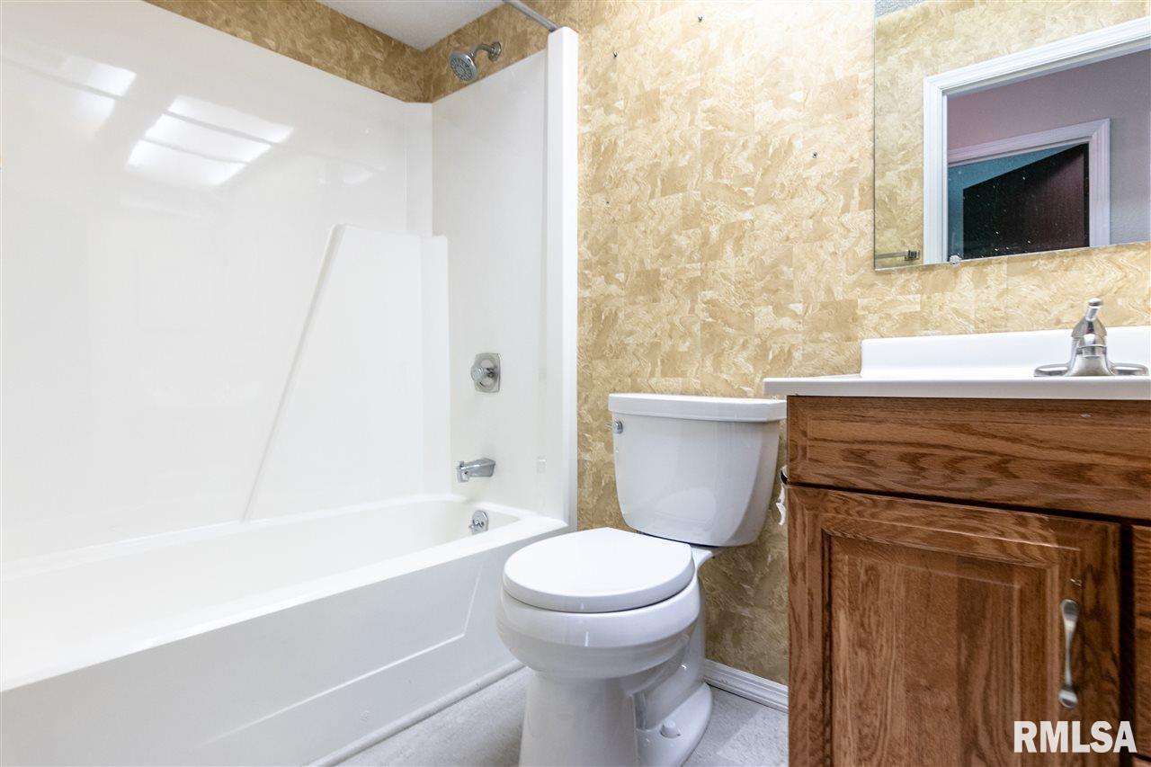 10 Leeds Drive Springfield, IL 62702 - Photo 4 of 9