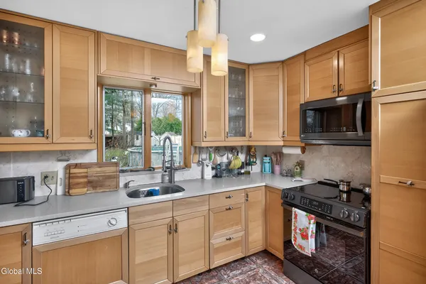 $435,000 | 500 Acre Drive, Guilderland, NY 12303