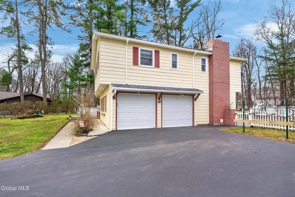 $435,000 | 500 Acre Drive, Guilderland, NY 12303