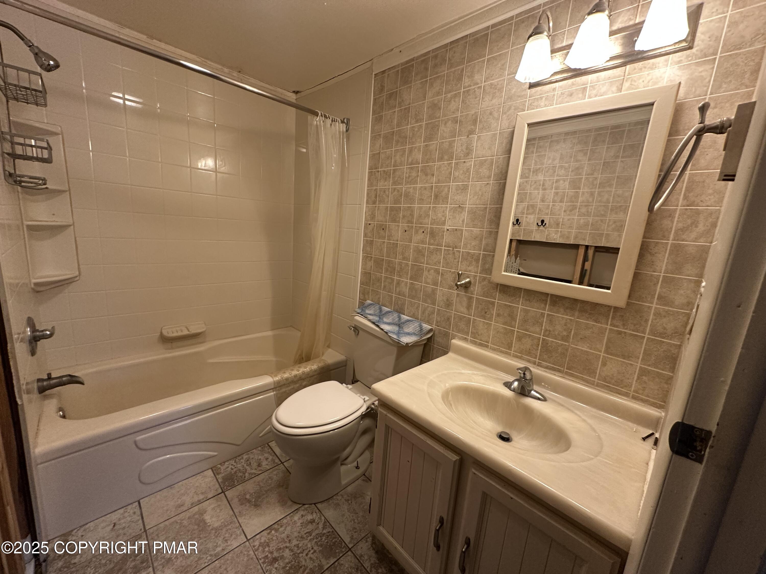492 Mountain Road Albrightsville, PA 18210 - Photo 15 of 23 Bathroom